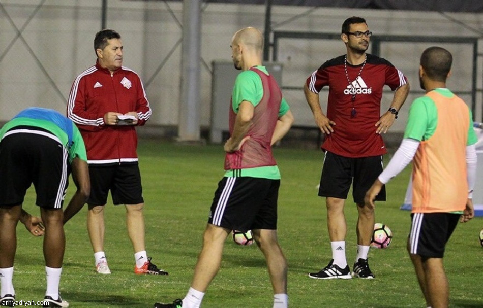هلالي يخلف هلالي في الشارقة الإماراتي