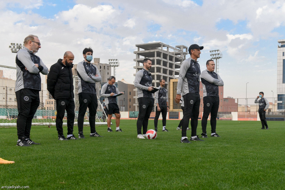 الشباب ينتهج التمرير السريع وإنهاء الهجمة