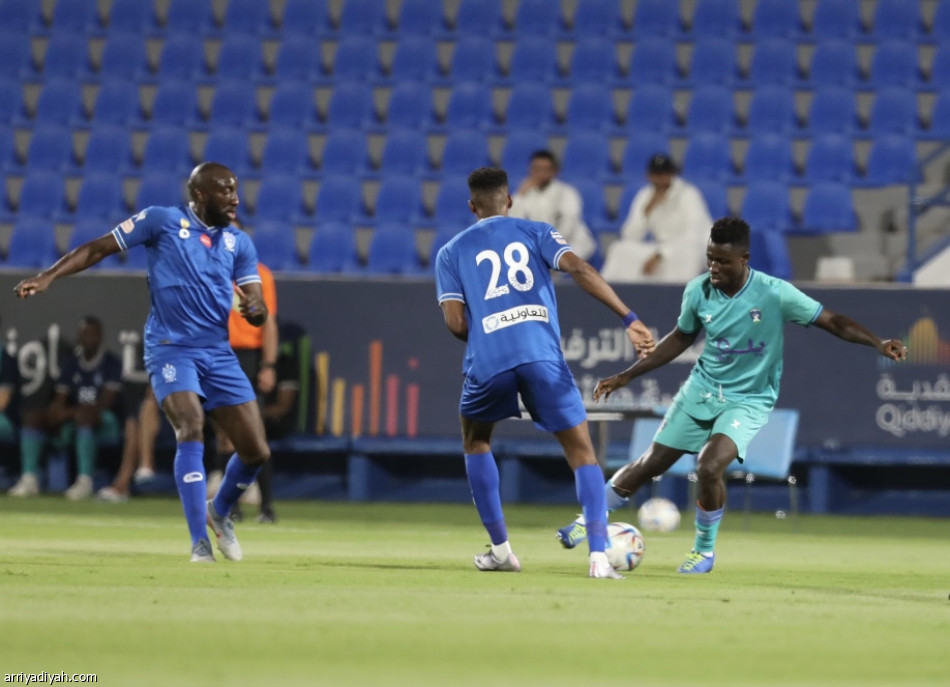 الهلال يجتاز اختبار الشعلة بثنائية إيجالو