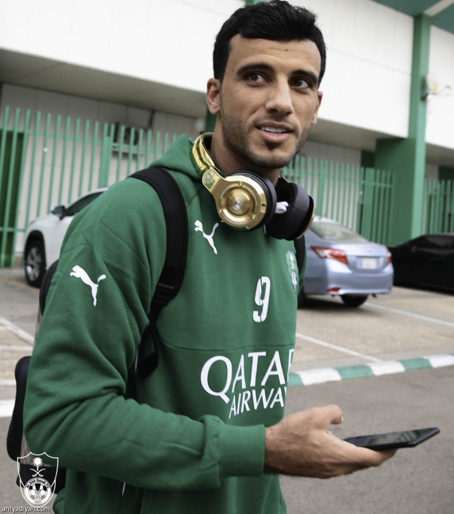 الأهلي يطير لمواجهة القادسية.. وعبدالشافي يواصل التأهيل