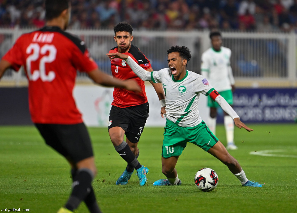 الأخضر يكسب مصر.. ويحتفظ بكأس العرب