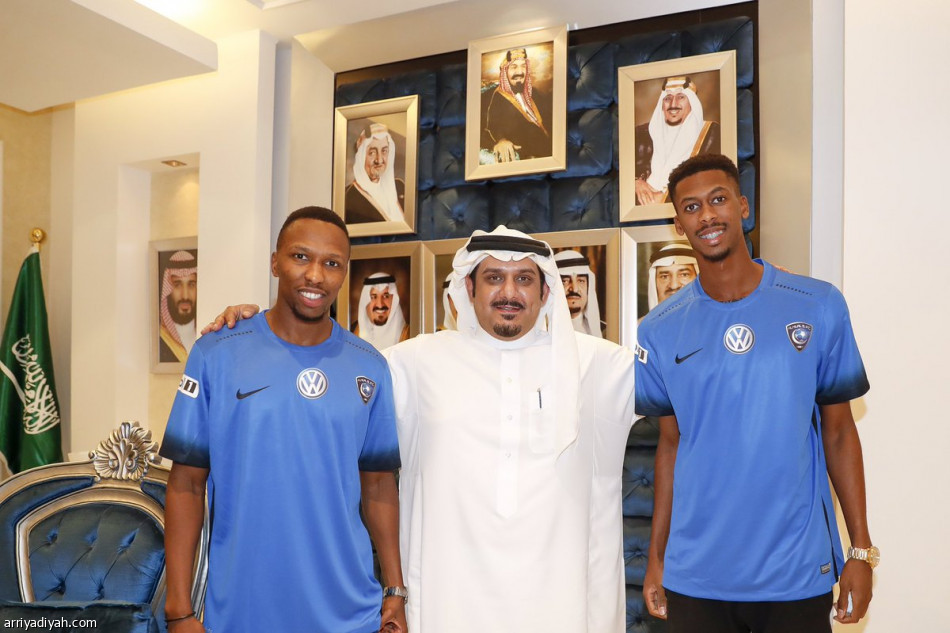 الهلال يغلق ملف اللاعبين المحليين بكنو وكادش