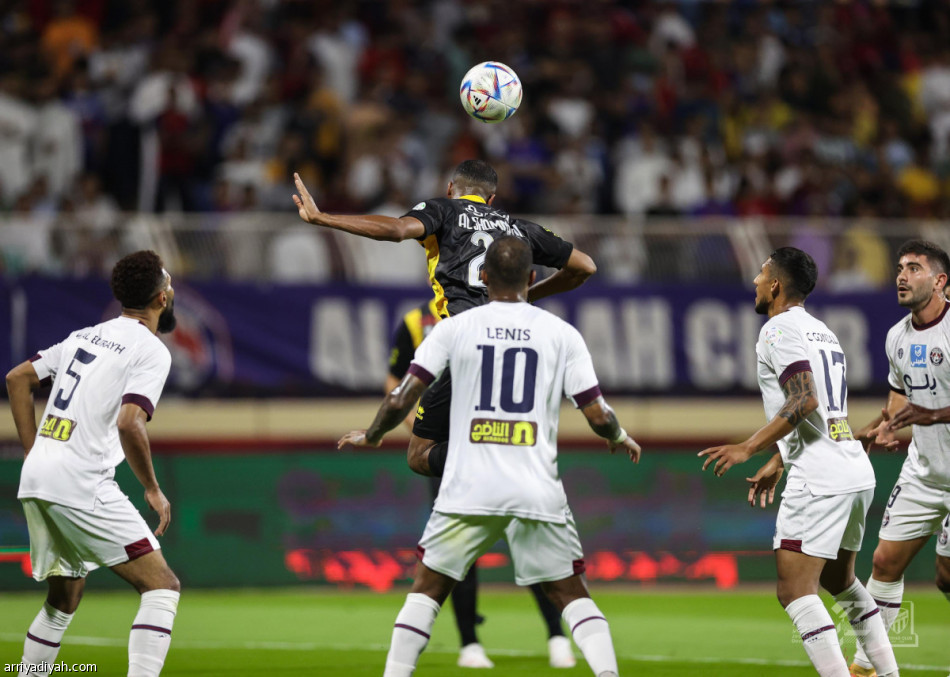 الاتحاد يبدأ مشوار «روشن» بثلاثية العدالة