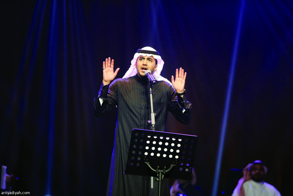 صقر يوقف رابح عن الغناء