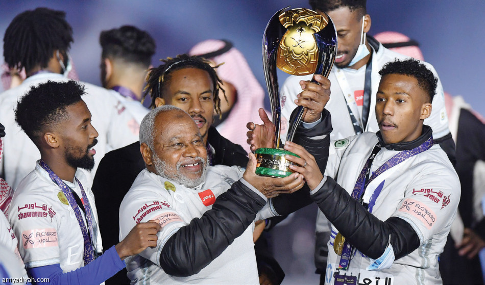 الأزرق.. 
3 بطولات في 221 يوما