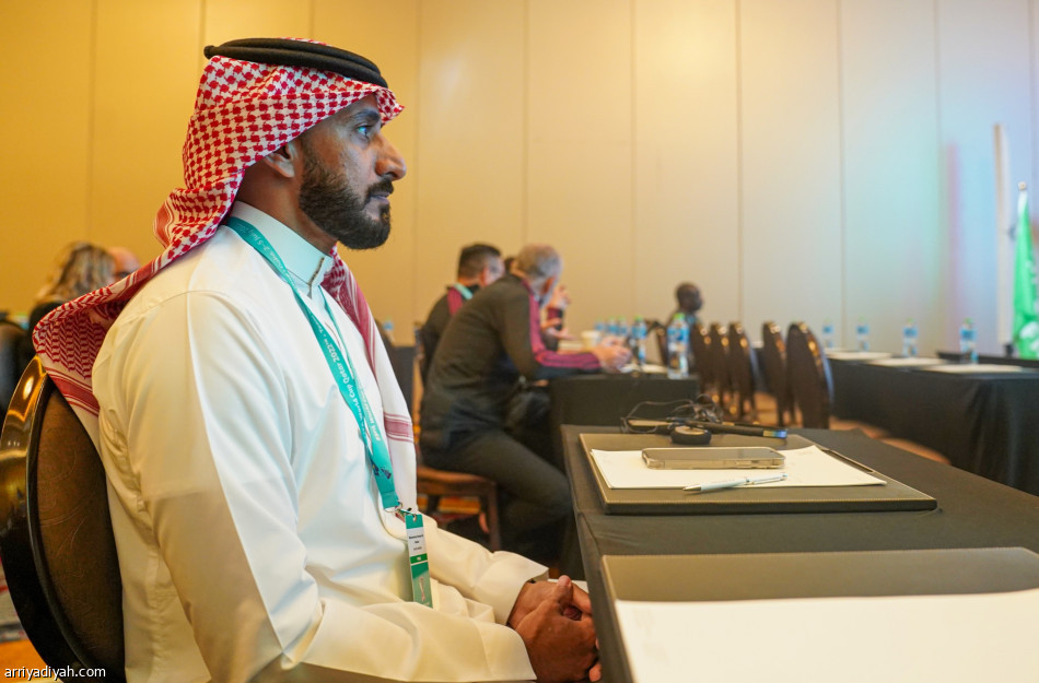 قبل المونديال.. وفد الأخضر يتفقد المعسكر وملعب التدريبات