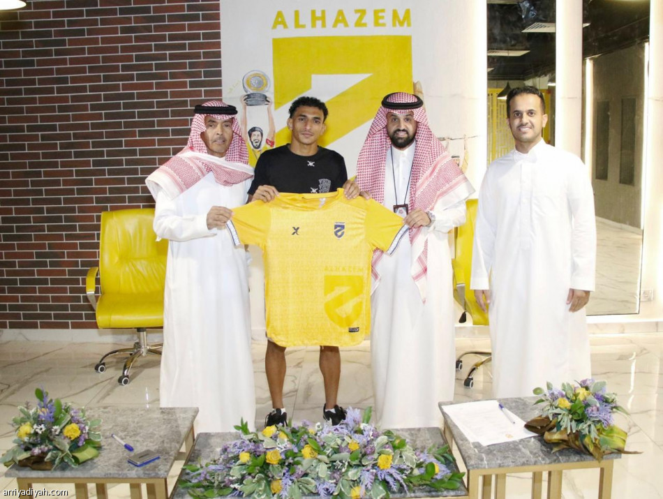 الحزم والتعاون يوقعان مع نجوم المدارس