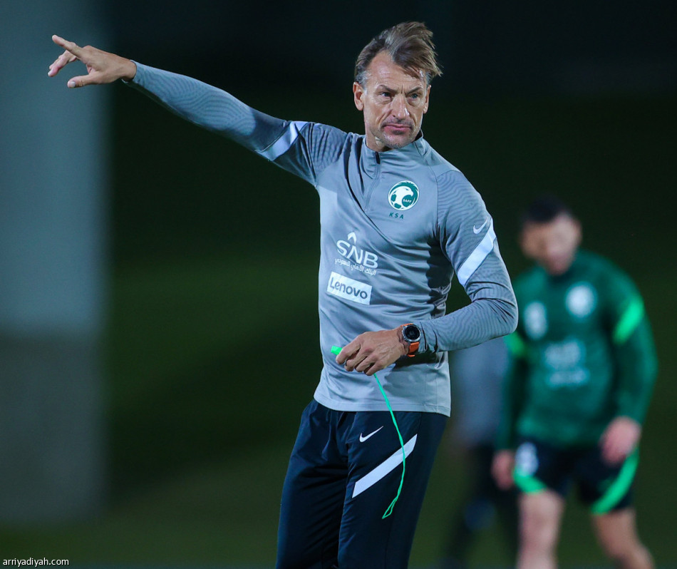 الأخضر يتأهب لعمان بـ«التمرير والاستحواذ»