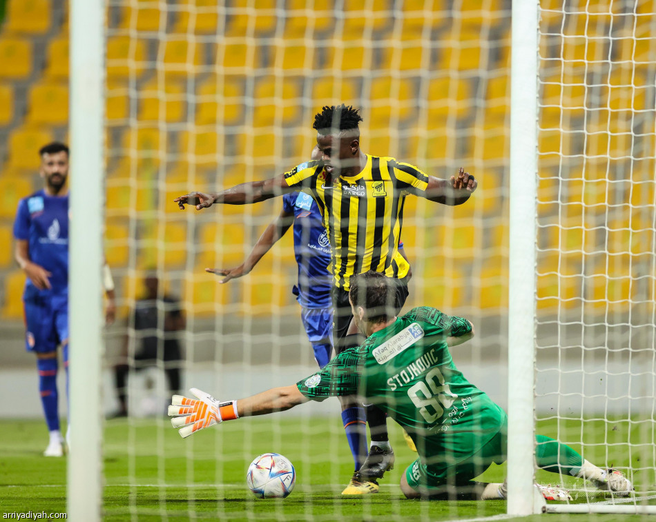 الاتحاد يجتاز تجربة الفيحاء بثنائية