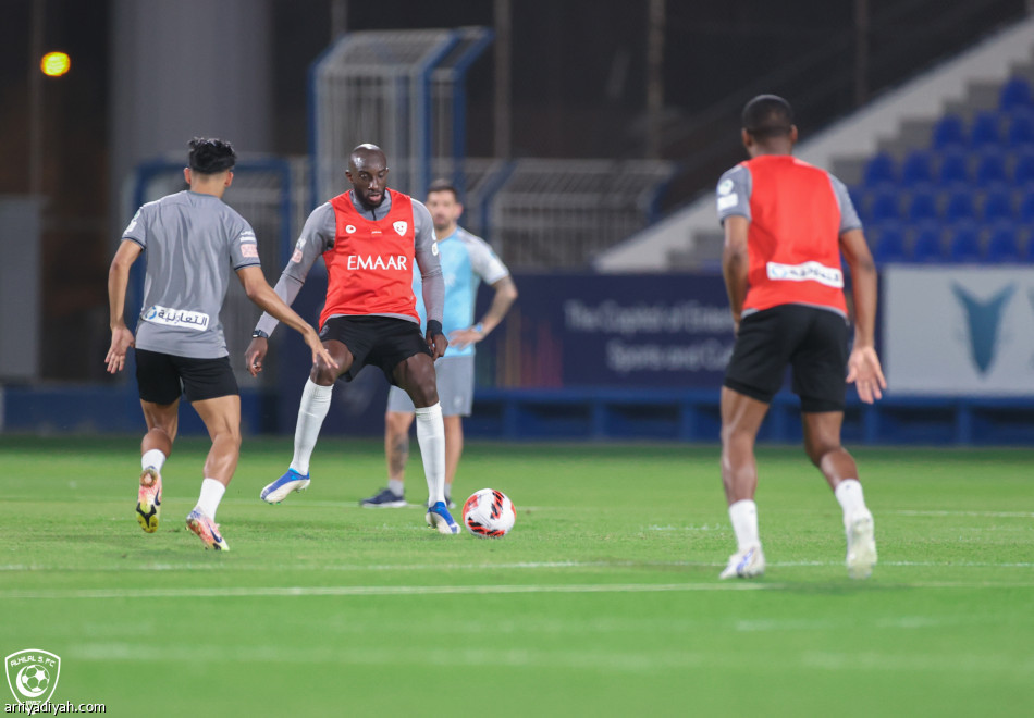 الهلال يناور قبل موقعة الفيصلي