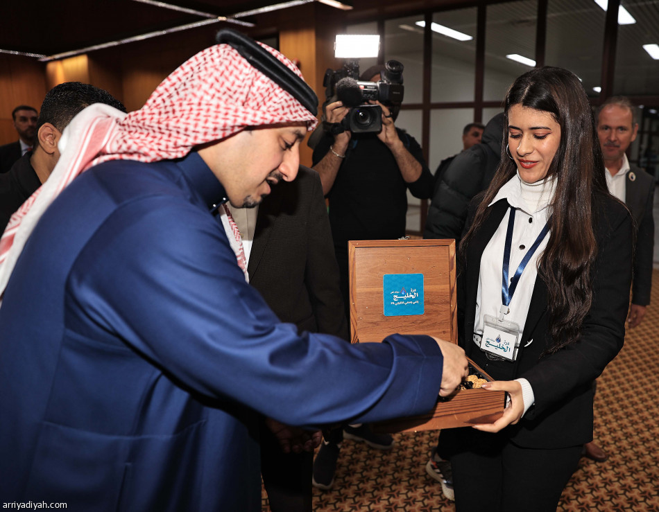 بعثة الأخضر تصل إلى العراق