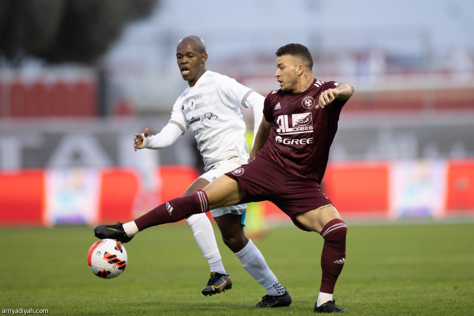 الطائي يقلبها على الفيصلي بثلاثية