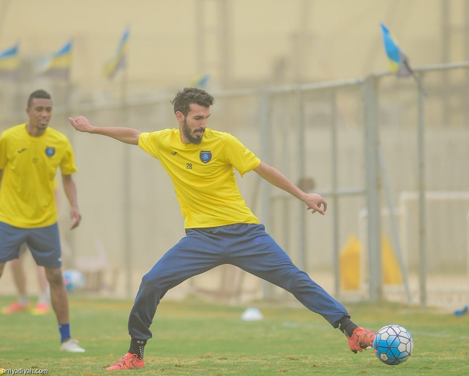 التعاون ينتهج تكتيكا جديداً للأهلي الإماراتي ويغادر إلى دبي