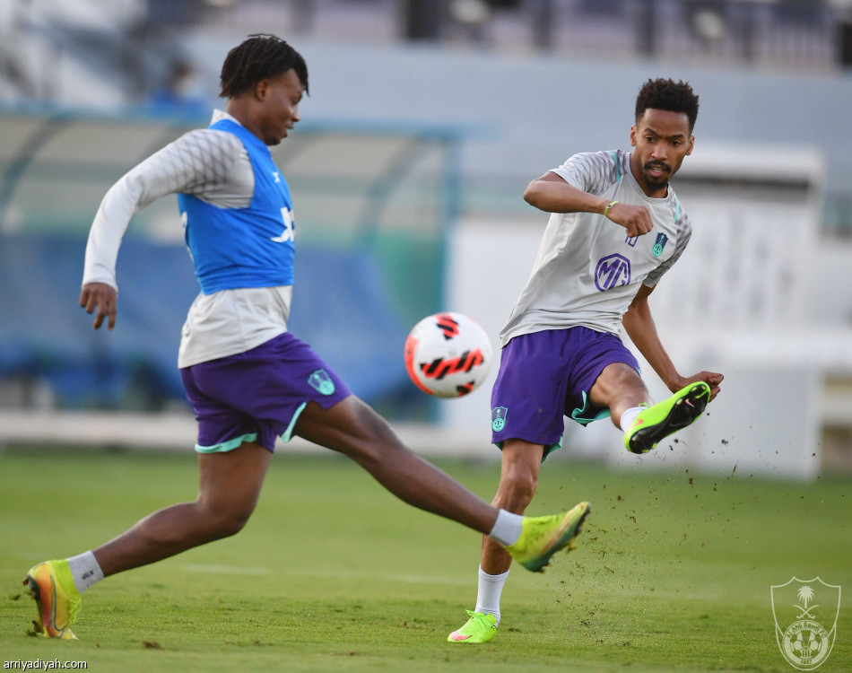 الأهلي يختبر إعداده أمام أبها