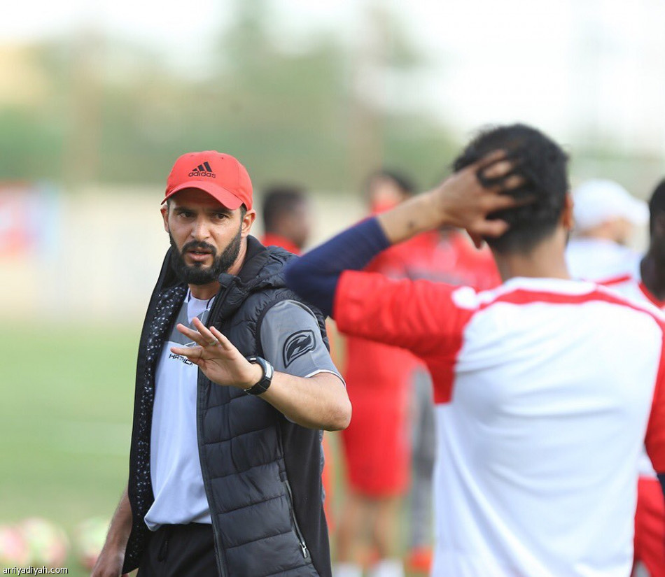 البياوي يرسم خطة تجاوز الهلال