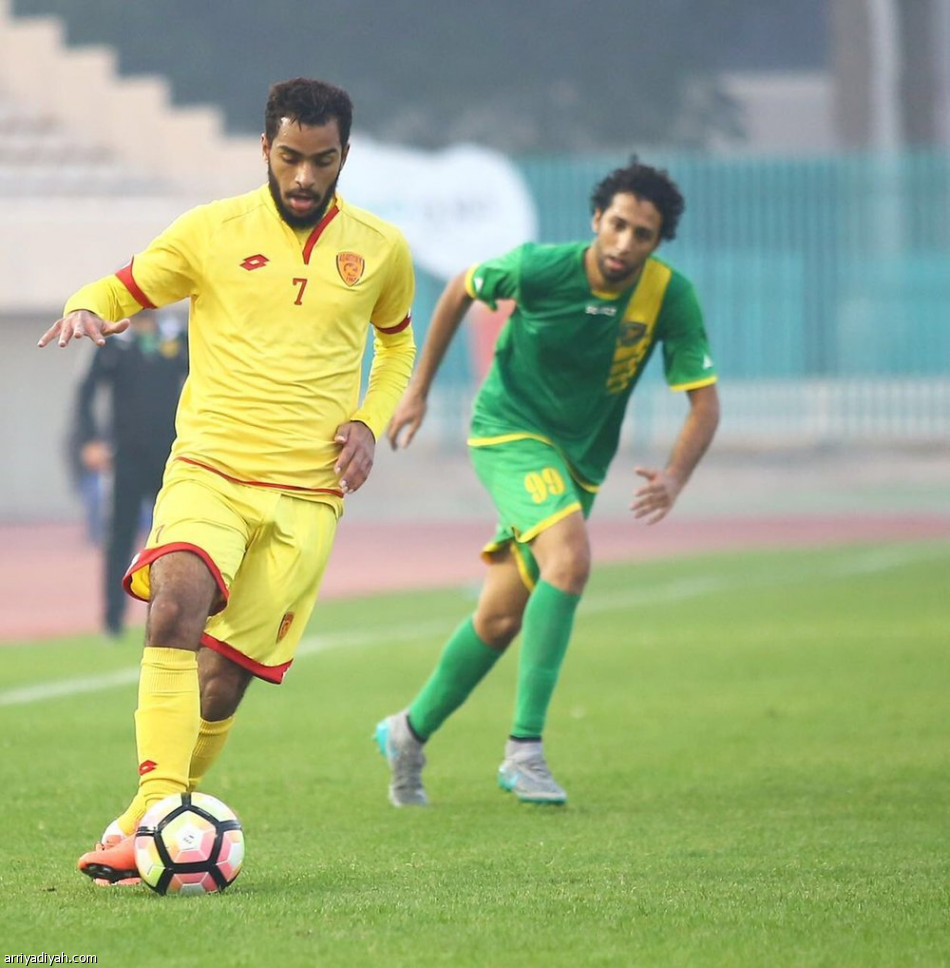 القادسية يكسب الخليج ويواصل مطاردة الهلال