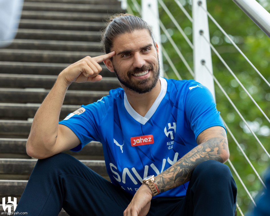 نيمار 
يصل بـ 30 مرافقا