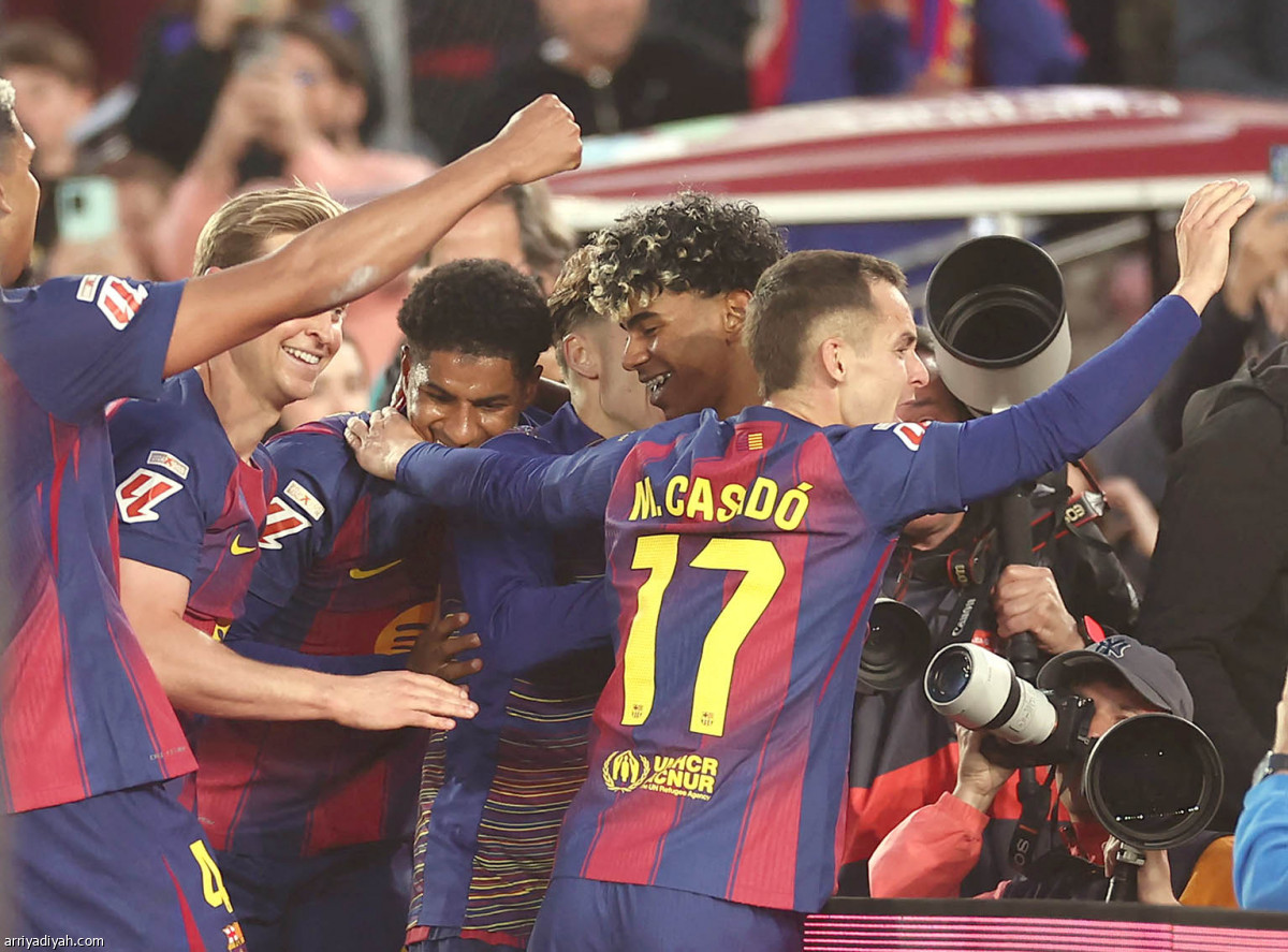 برشلونة يوسع الفارق
