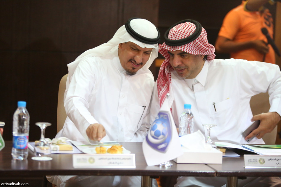 الأندية تؤكد تعاونها مع الناقل الرسمي خلال اجتماع رابطة المحترفين