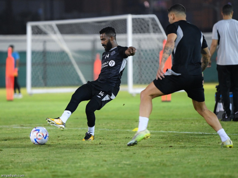 مورينو يجهز الشباب للهلال بالفيديو