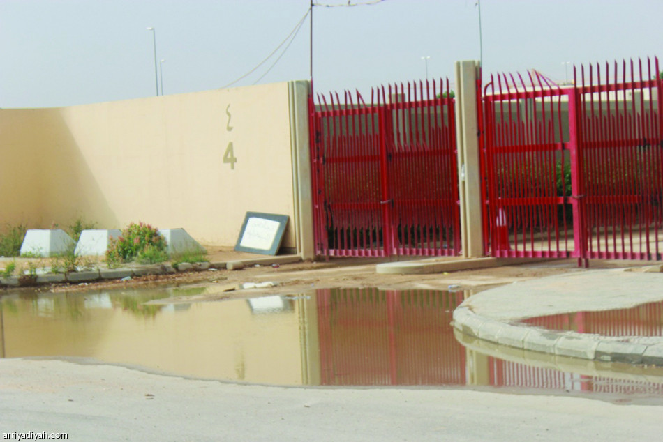 الدرة قبل الديربي.. حواجز إسمنتية وسيارات محطمة