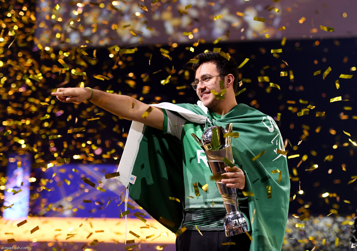الدوسري.. بطل العالم
