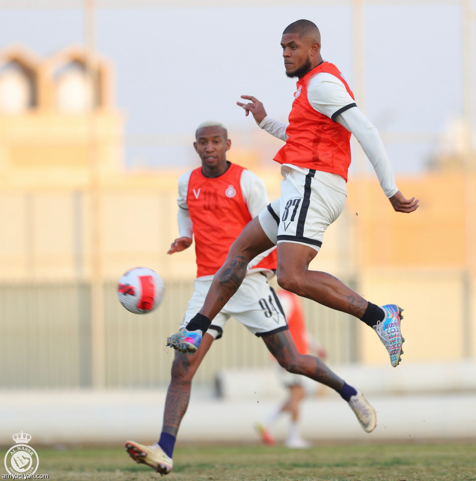 النصر يناور قبل مواجهة الطائي