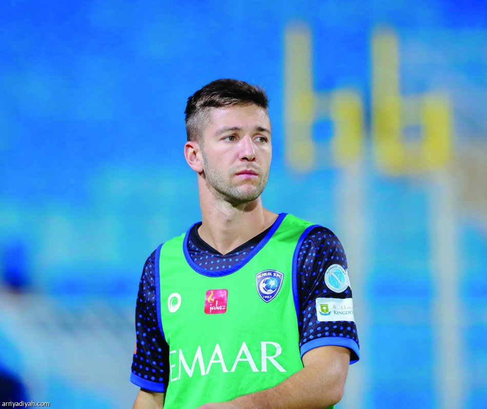 25 لاعبا.. 
تبادلوا القميصين الأزرق والأبيض