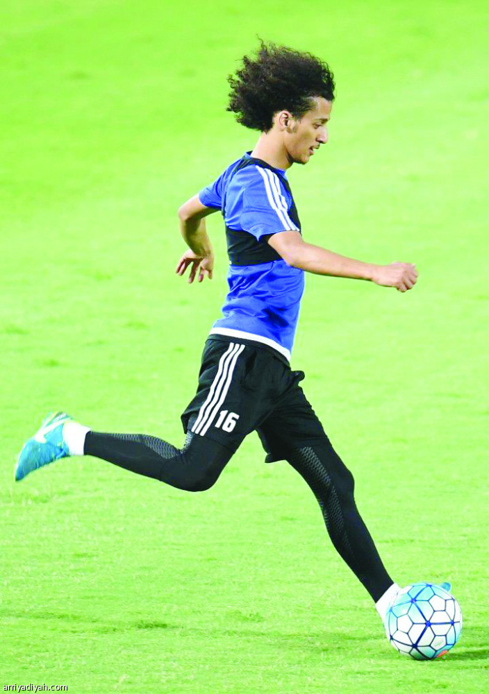عموري يرفع الروح.. وينعش الأبيض