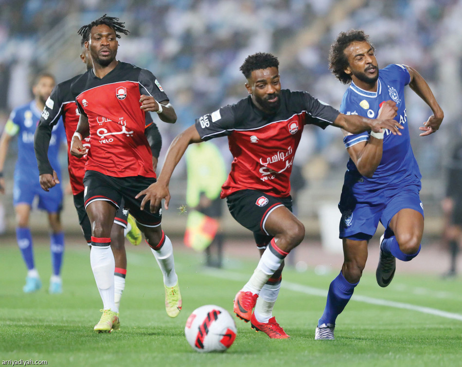 44 مرة.. 
الأزرق ينتصر بهدف