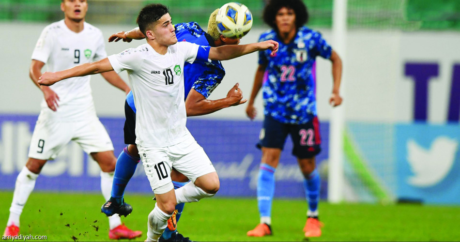 الأوزبكي يستعين  بـ4 دوليين