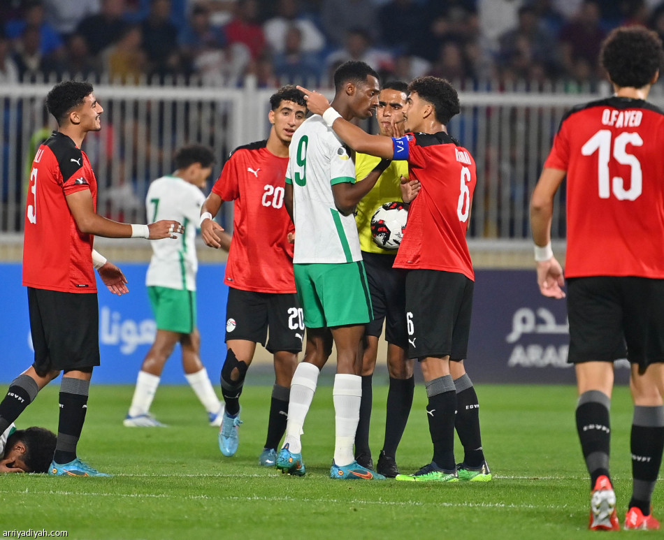 الأخضر يكسب مصر.. ويحتفظ بكأس العرب