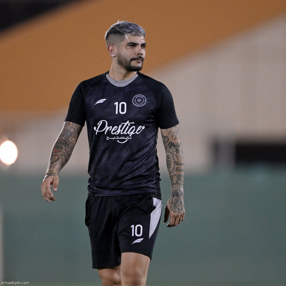 الشباب.. تدريبات على إنهاء الهجمة