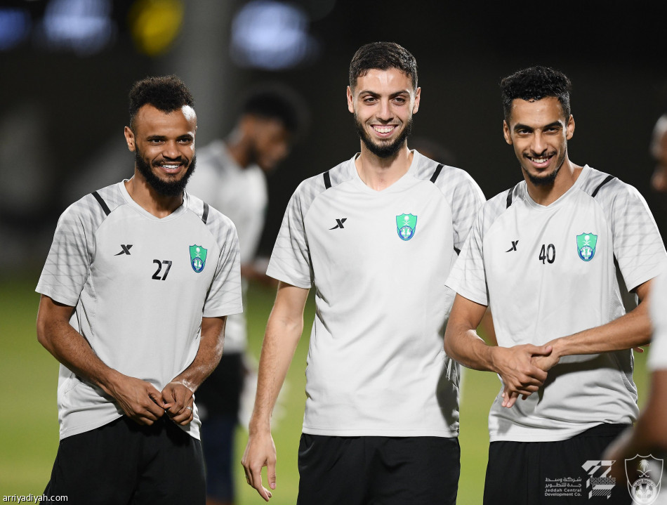 الأهلاويون يستقبلون فايق بـ«ممر ترحيبي»