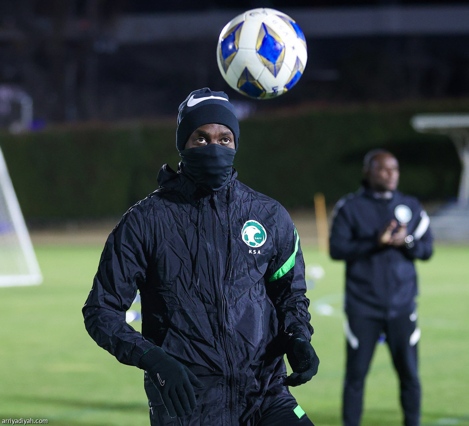 الأخضر قبل اليابان.. استحواذ ومناورة