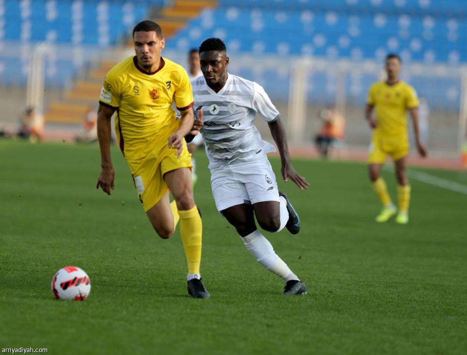 الطائي يزيد معاناة الحزم