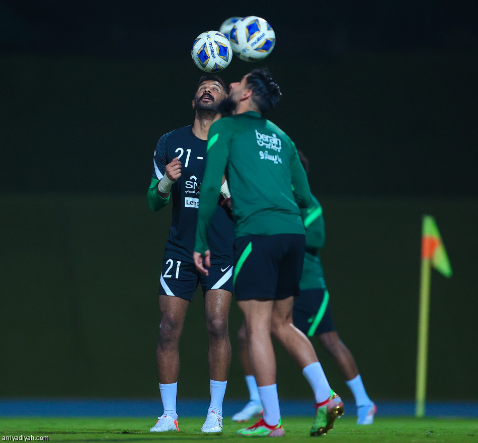 الأخضر يدشن معسكر جدة