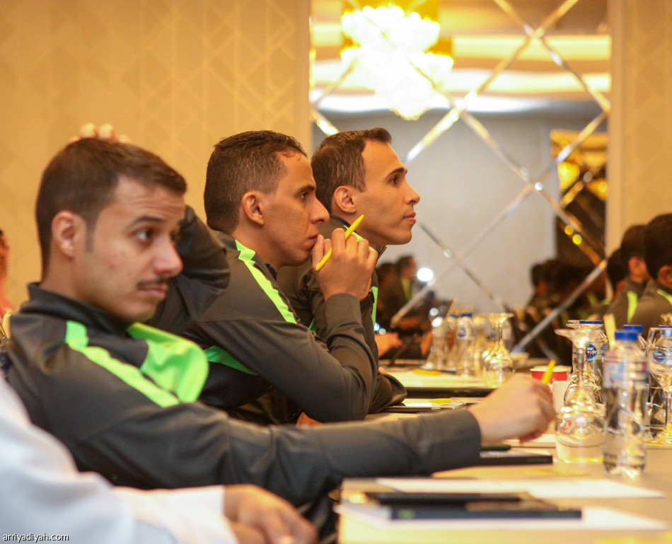 «الحكام» تناقش قانون كرة القدم الجديد