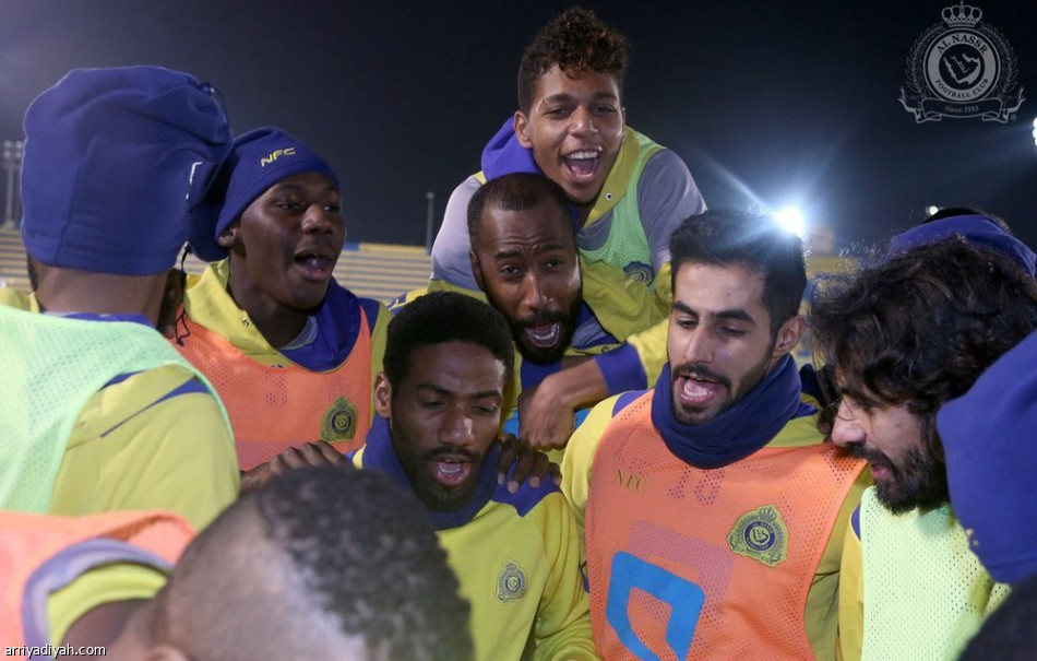 النصراويون يحتفلون بعوض خميس