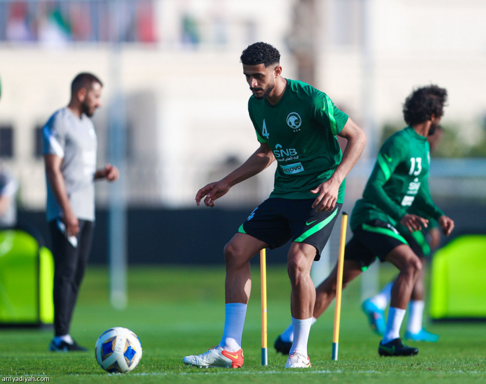 رينارد ينقل تحضيرات الأخضر إلى الشارقة