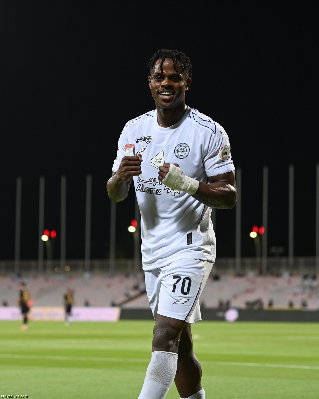 «الليوث» تنتصر