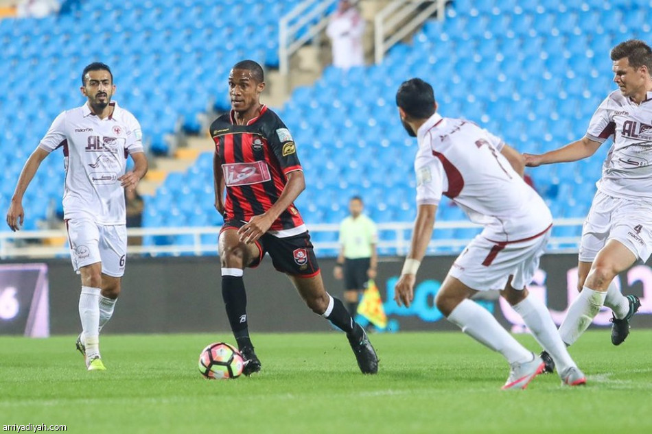 القحطاني يقود الرائد للفوز على الفيصلي