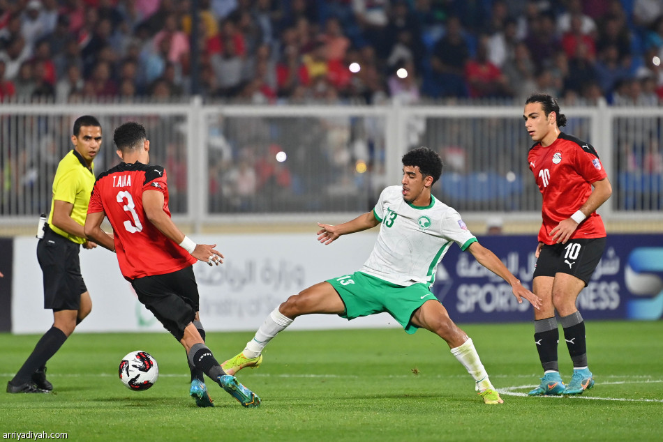 الأخضر يكسب مصر.. ويحتفظ بكأس العرب