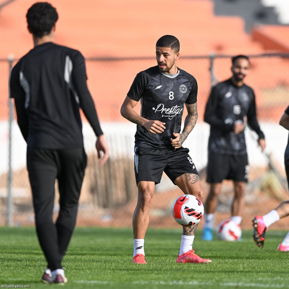 الشباب يعود.. وشيعان ينتظم في التدريبات