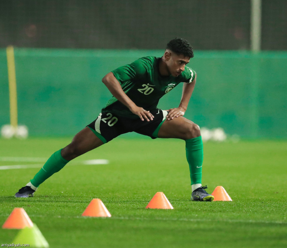 الأخضر الشاب يبدأ معسكر دبي