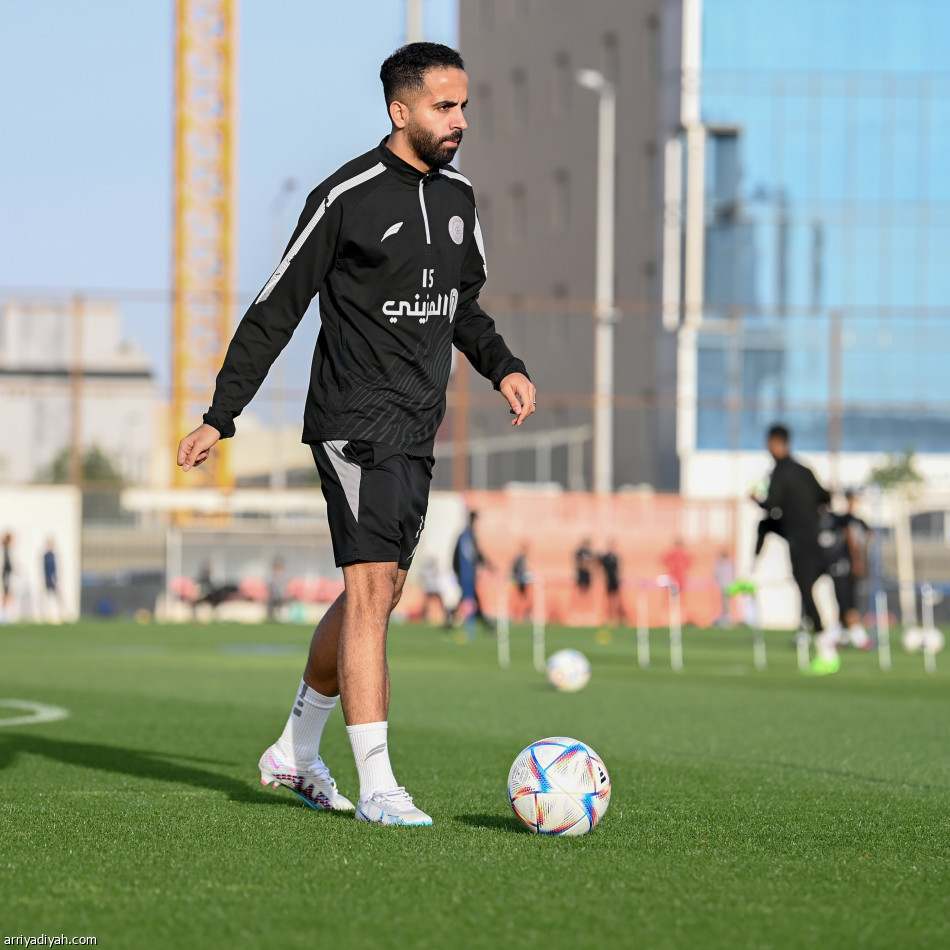 شراحيلي يلتحق بتدريبات الشباب