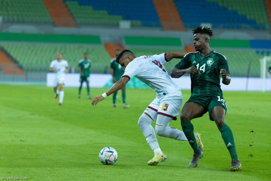 الأخضر يفتتح تجريبيات 2023 بخسارة فنزويلا