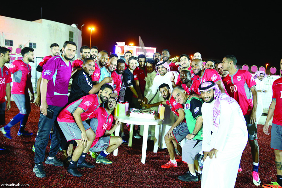 الباطن يجبر الرائد على ملعب الصقر