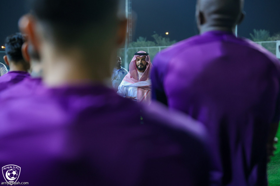 الهلال.. الرئيس والمدرب يجتمعان باللاعبين