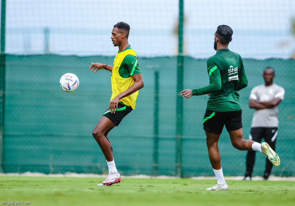 الأخضر يطبق الاستحواذ قبل أمريكا